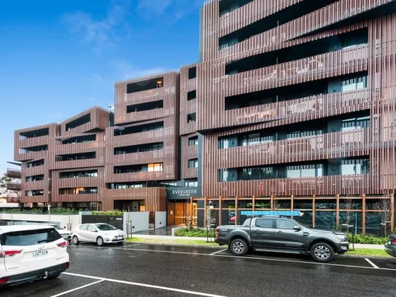 Chic near new 2 bedroom & 2 bathroom apartment