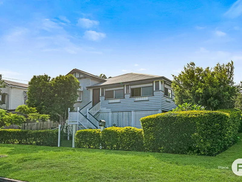 Beautiful Queenslander on elevated corner 607sqm allotment