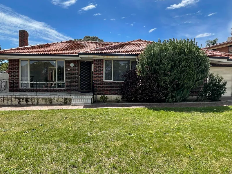 Cute 3 x 1 in Great Location !!!