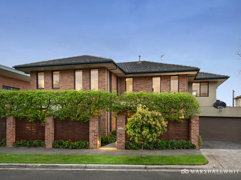 Brighton Beach Family Perfection with Bay Views