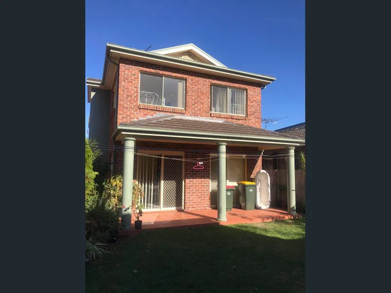 Large Spacious Duplex: 3 Bedrooms, 2 Bathrooms and 1 toilet