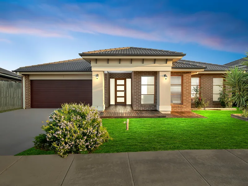 Absolute Stunning Home in Point Cook - A Must See!