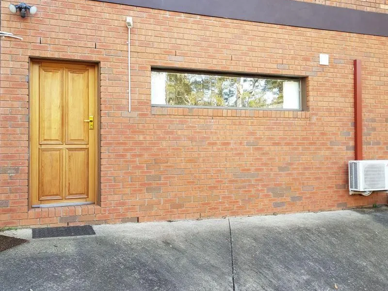 Over sized studio in Pymble 5 minutes walk to train