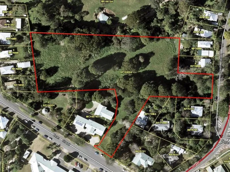 Approved DA for 3 lots.