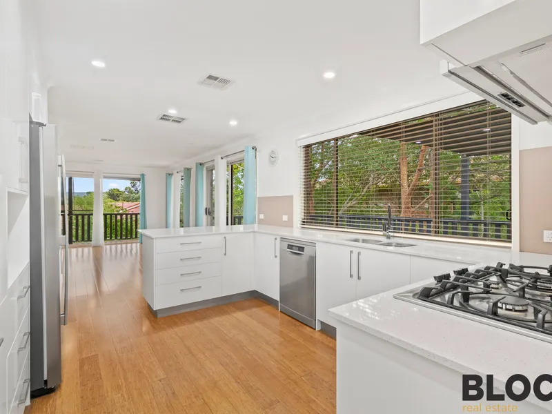 Immaculately presented 5-bedroom residence with amazing views