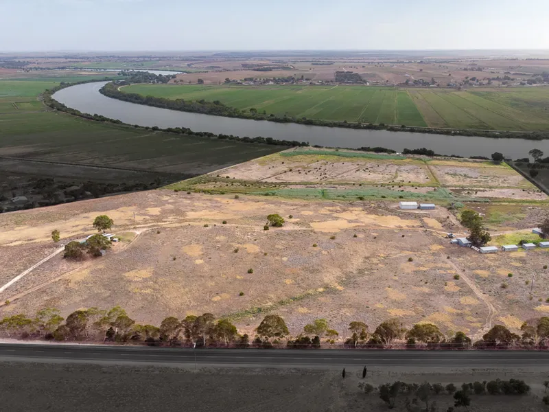 Freehold River Frontage