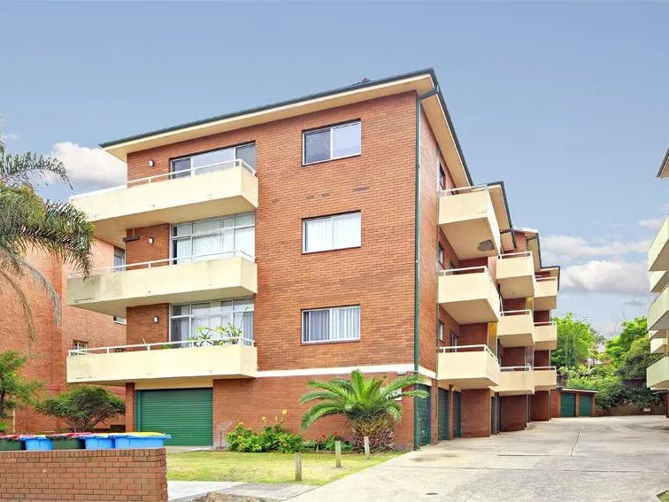 Air Conditioned 1 Bedroom Unit!