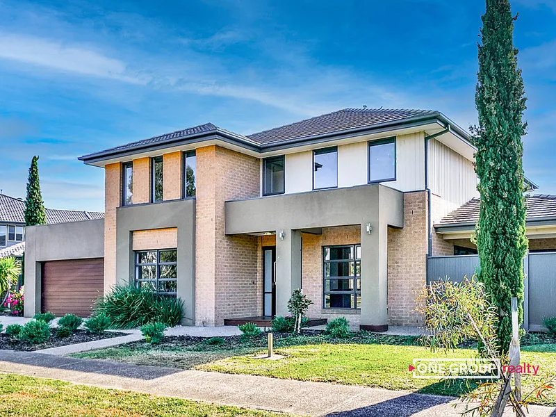 Double Sty Home in Premium Location of South Morang !!