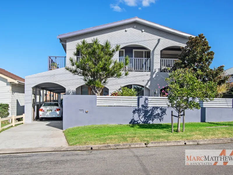 BLUE BAY BEAUTY - SELF CONTAINED ON BOTH LEVELS