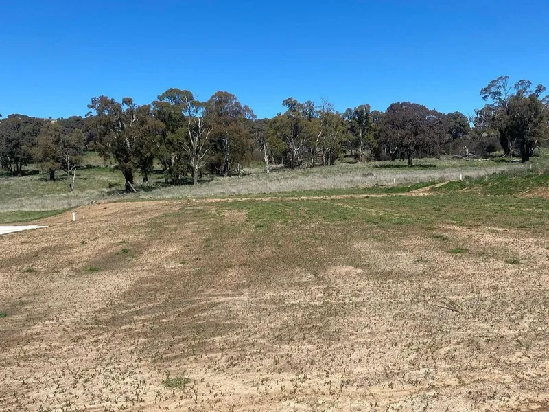 1900m2 block of land, walking distance from CBD. Brand new estate