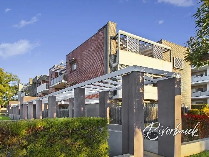 Modern Unit In Central Location