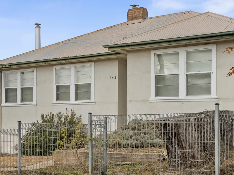 CHARMING AND FULL OF CHARACHTER 