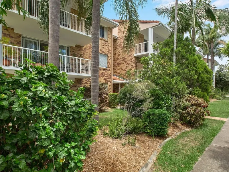 TWO MINUTES WALK TO THE BROADWATER Contact Janine to arrange your private inspection 0419534436