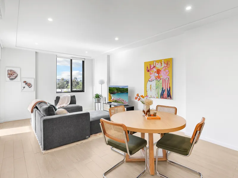Stylish Waterside Living: Light-Filled Two-Bedroom Apartment in Prime Location