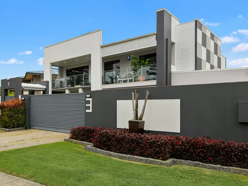 HUGE FAMILY HOME IN THE HEART OF BUDDINA’S GOLDEN TRIANGLE