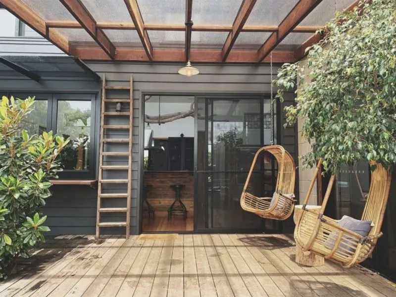 3Bedroom house with pool and off-street parking in central Byron Bay