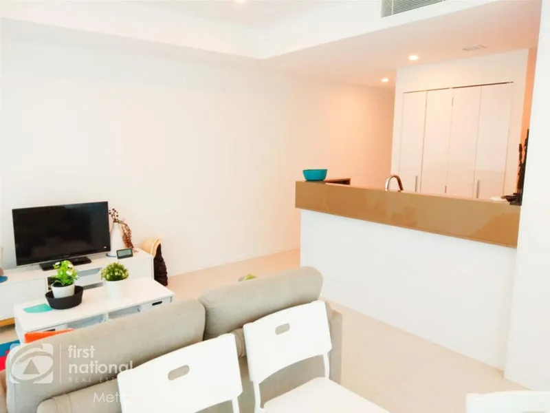 FULLY FURNISHED CORNER APARTMENT