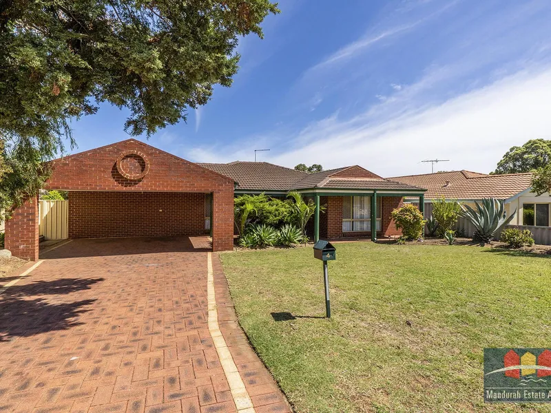 BLANK CANVAS – FANTASTIC LOCATION