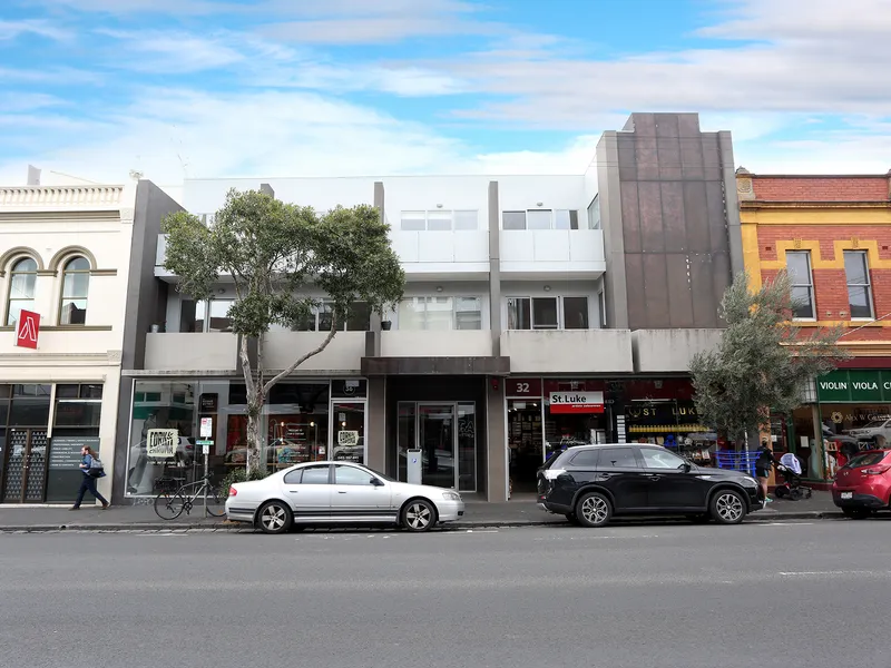 Luxury Two Story Apartment in Perfect Location