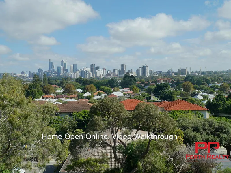 Stunning Views to the City and River!