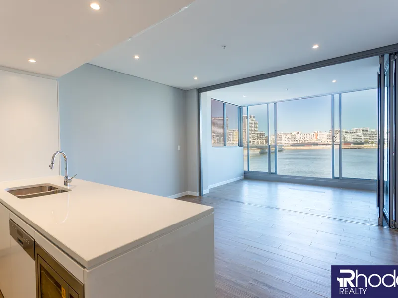 Brand new SIRIUS one bedroom apartment with stunning water views !!!
