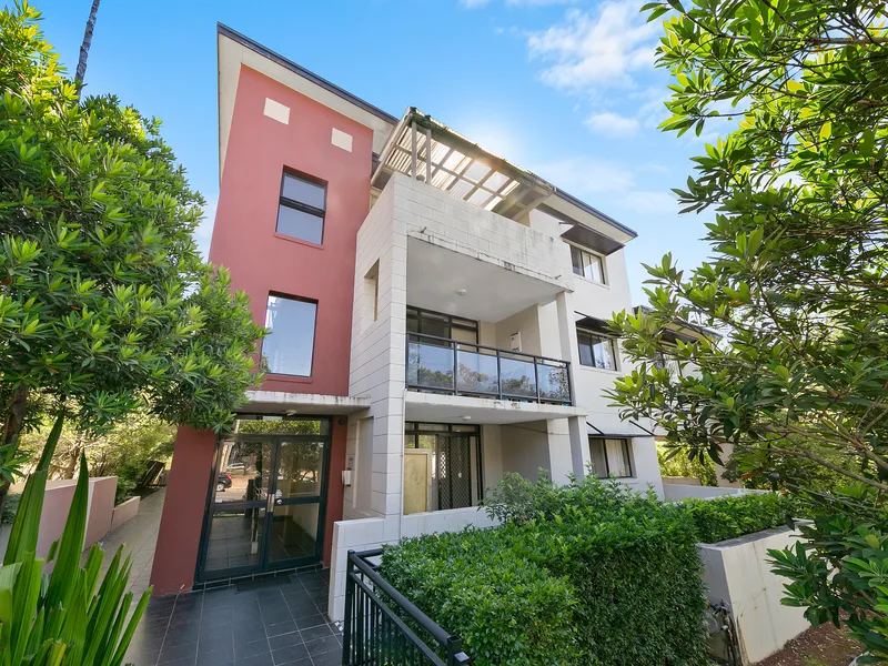 PERFECTLY LOCATED GROUND FLOOR UNIT