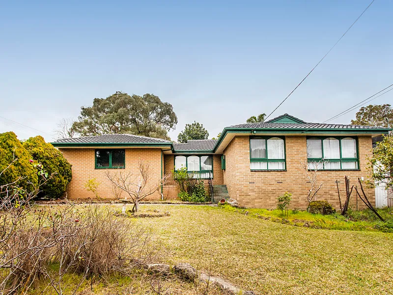 3 Bedroom House plus separate Bungalow