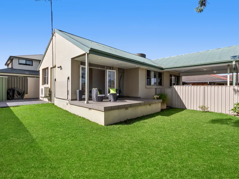 MODERN & RENOVATED 2 BEDROOM HOME!