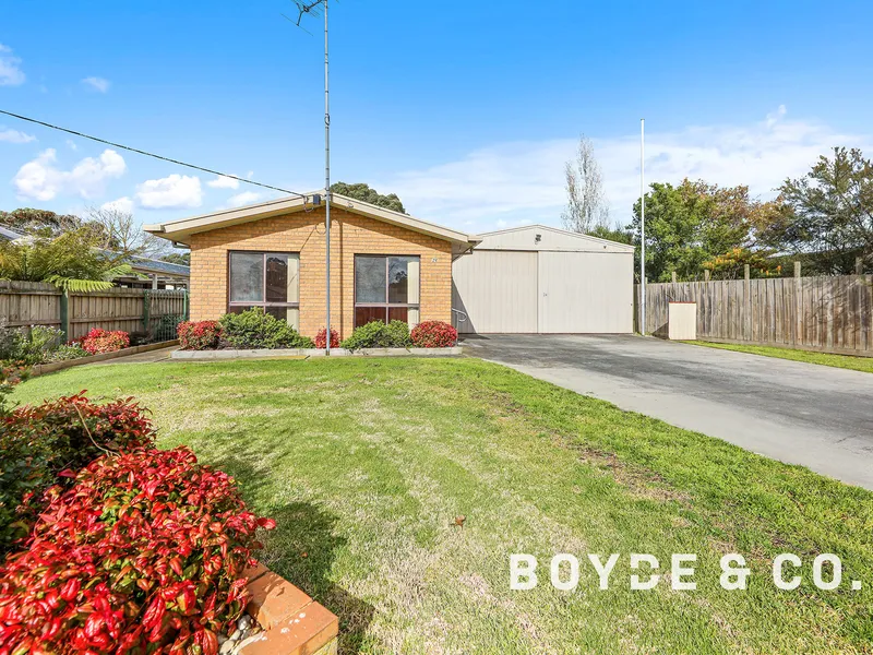 Quality Home - Large Shed!!