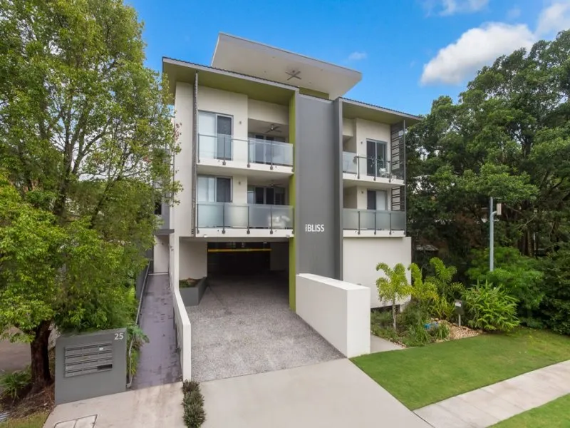 Centrally Located only 10 minutes to UQ!