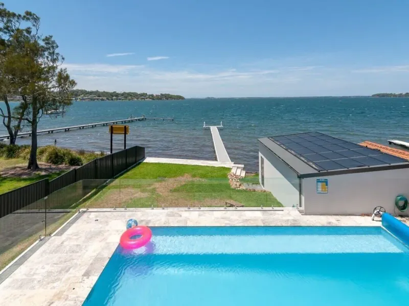 LUXURIOUS WATERFRONT HOUSE / FULLY FURNISHED