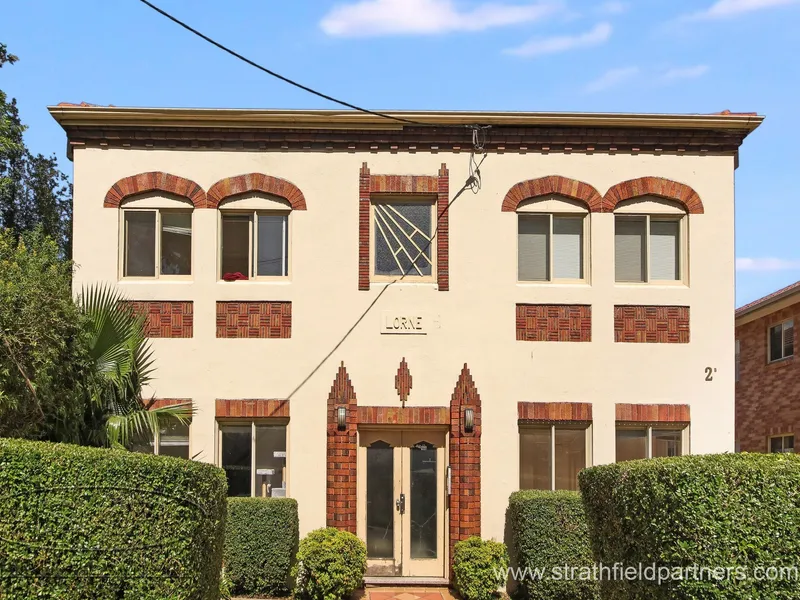 Oversized Living in Convenient Location