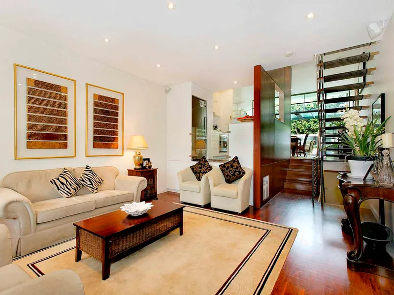 BEAUTIFUL THREE BEDROOM TERRACE SITUATED IN THE HEART OF PADDINGTON