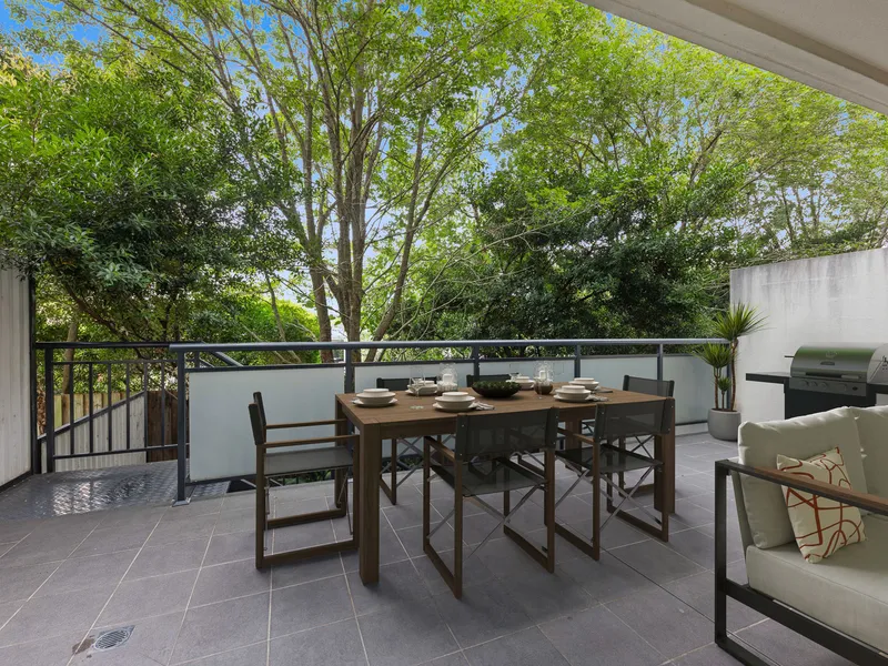 Villa-Style Ground Floor Apartment!