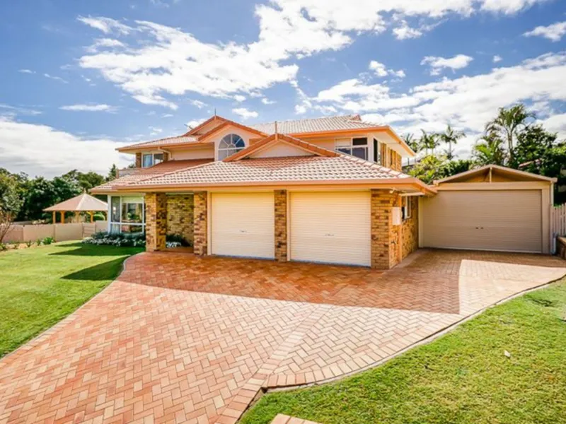 MAGNIFICENT FAMILY HOME IN BRIDGEMAN DOWNS
