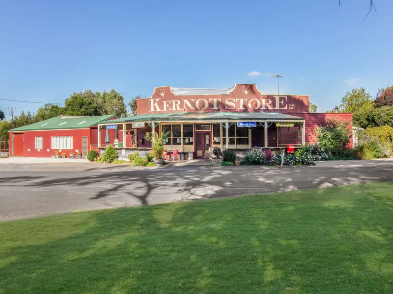 THE ICONIC KERNOT STORE ON HALF AN ACRE (APPROX)!