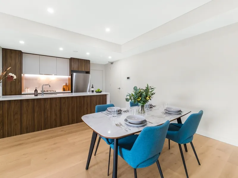 NEAR NEW LUXURY LAKEFRONT APARTMENTS - CHOOSE YOURS TODAY