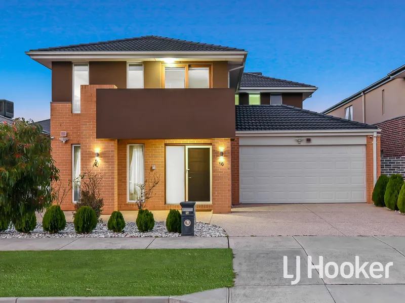 MODERN-DAY LIVING IN BERWICK WATERS!