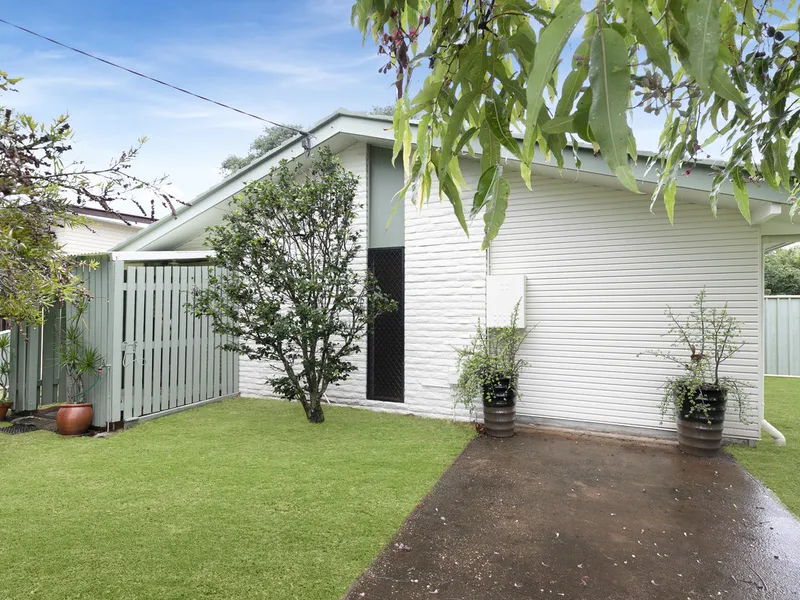 Picture Perfect Lowset on Beautiful 622m2 with Side Access!