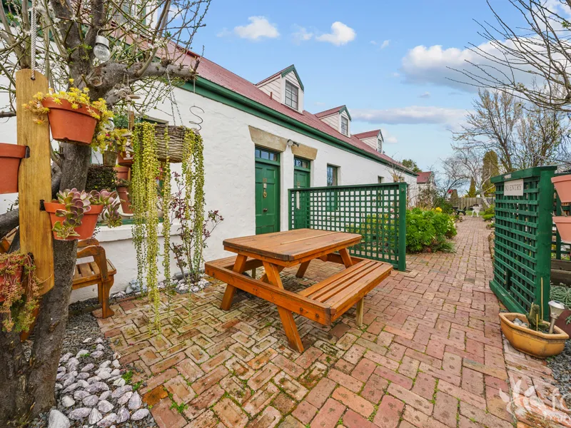 HISTORICAL + INCOME + LIFESTYLE