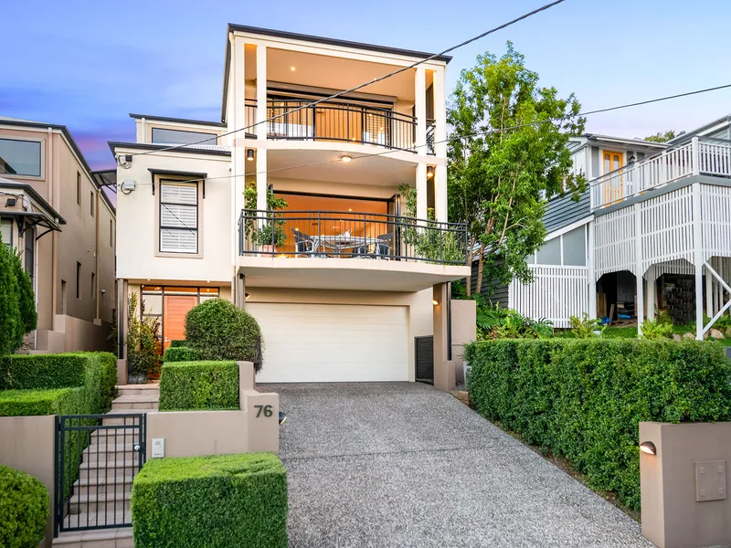 GRAND SCALE FAMILY LIVING WITH PANORAMIC VIEWS