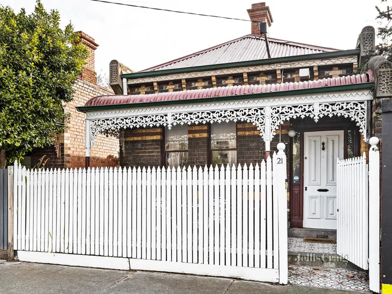 Freestanding Westgarth sanctuary by cafés & creek trails