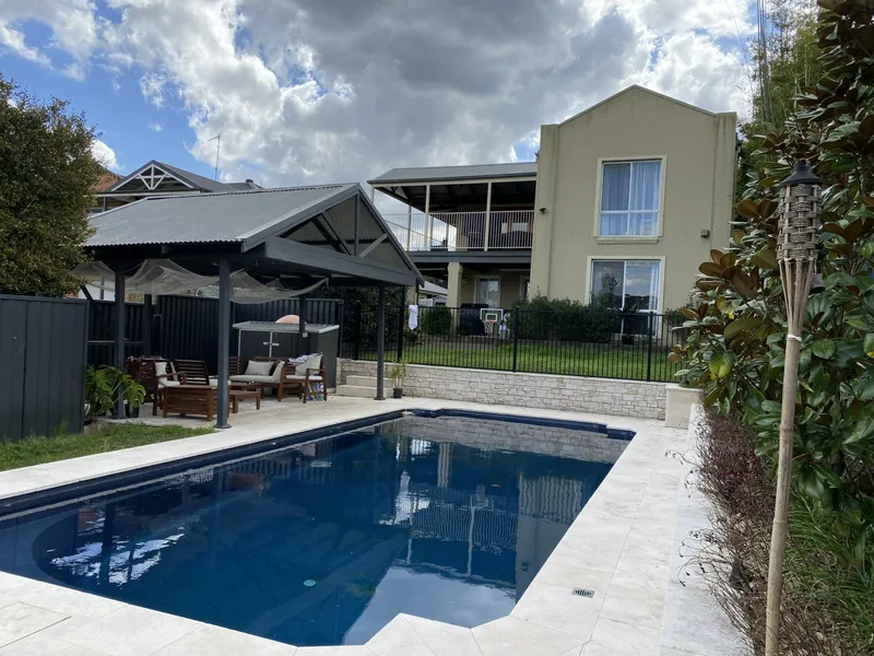 Family Friendly Home - Boasting 5 Bedrooms