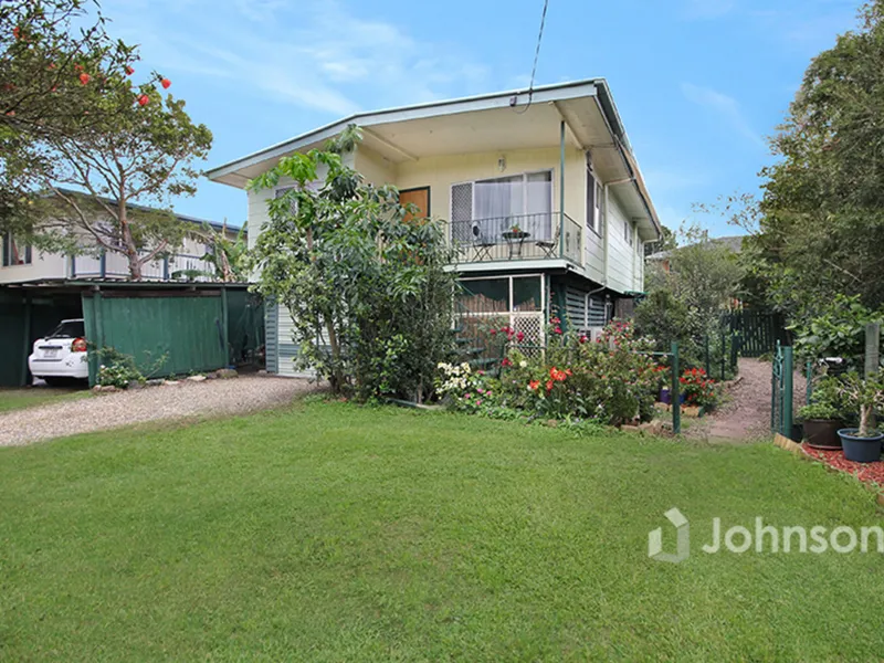 Dual Living in Quiet Cul-de-sac!