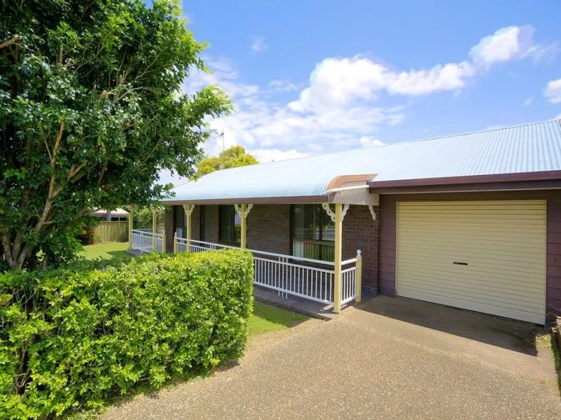 Lowset, low maintenance Brick Home located in the quiet suburb of Millbank.