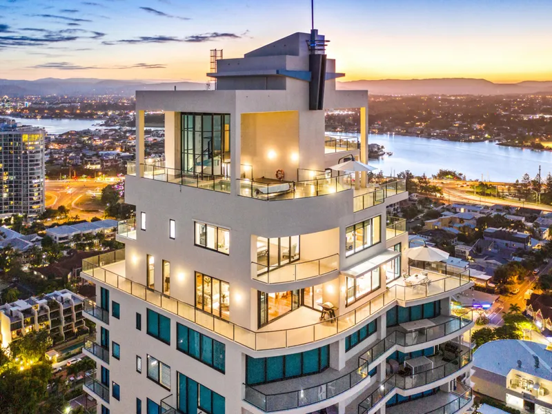 STUNNING SKY HOME PENTHOUSE