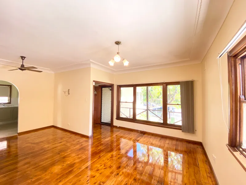 RENOVATED 3 BR HOUSE IN QUIET STREET