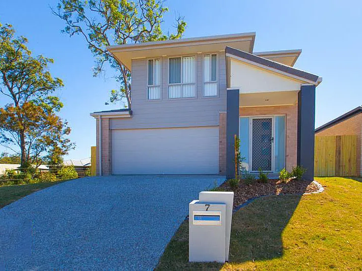 MODERN 4 BEDROOM HOME