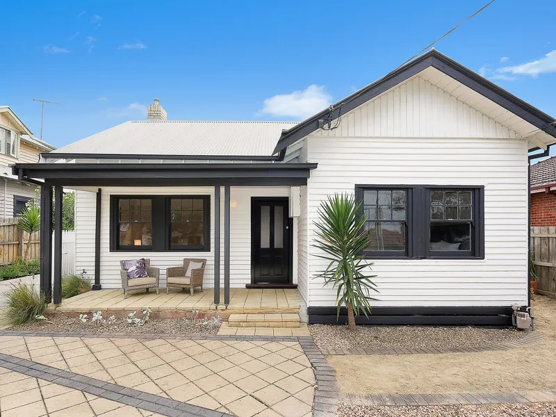 Striking period appeal in central bayside locale