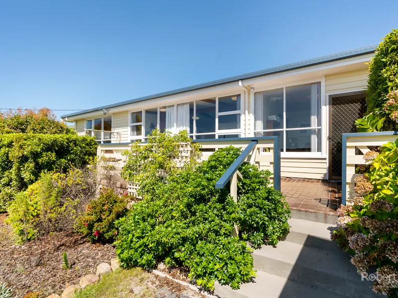 Neat As a Pin - Move Right In